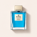 Flakon toaletní vody Banderas King of Seduction Absolute 200 ml na světlém pozadí – MrRizz