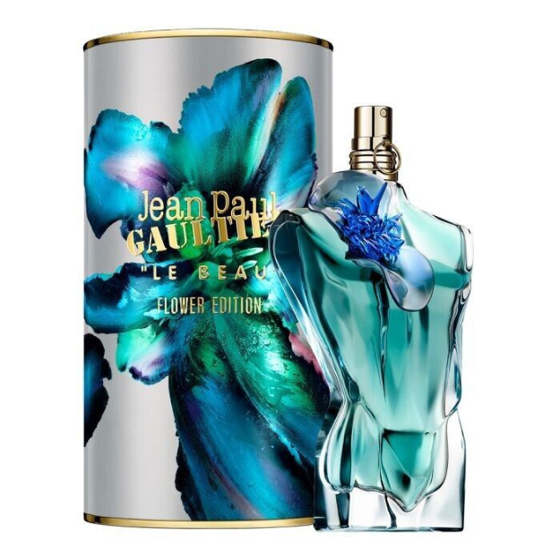 Jean Paul Gaultier Le Beau Flower Edition, tyrkysový flakon vedle květinové plechové krabičky – MrRizz
