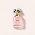 Marc Jacobs Perfect parfémovaná voda 100 ml, flakon na světlém pozadí – MrRizz