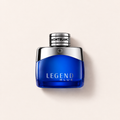 Flakon parfémované vody Montblanc Legend Blue 30 ml na světlém pozadí – MrRizz