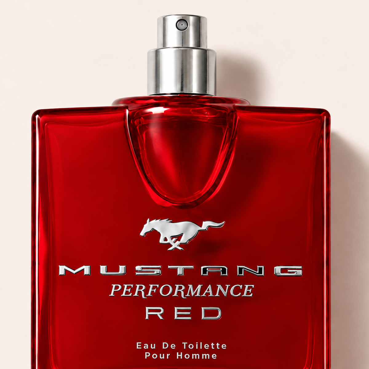 Ford Mustang Performance Red EDT 100 ml – detail flakonu na béžovém pozadí – MrRizz