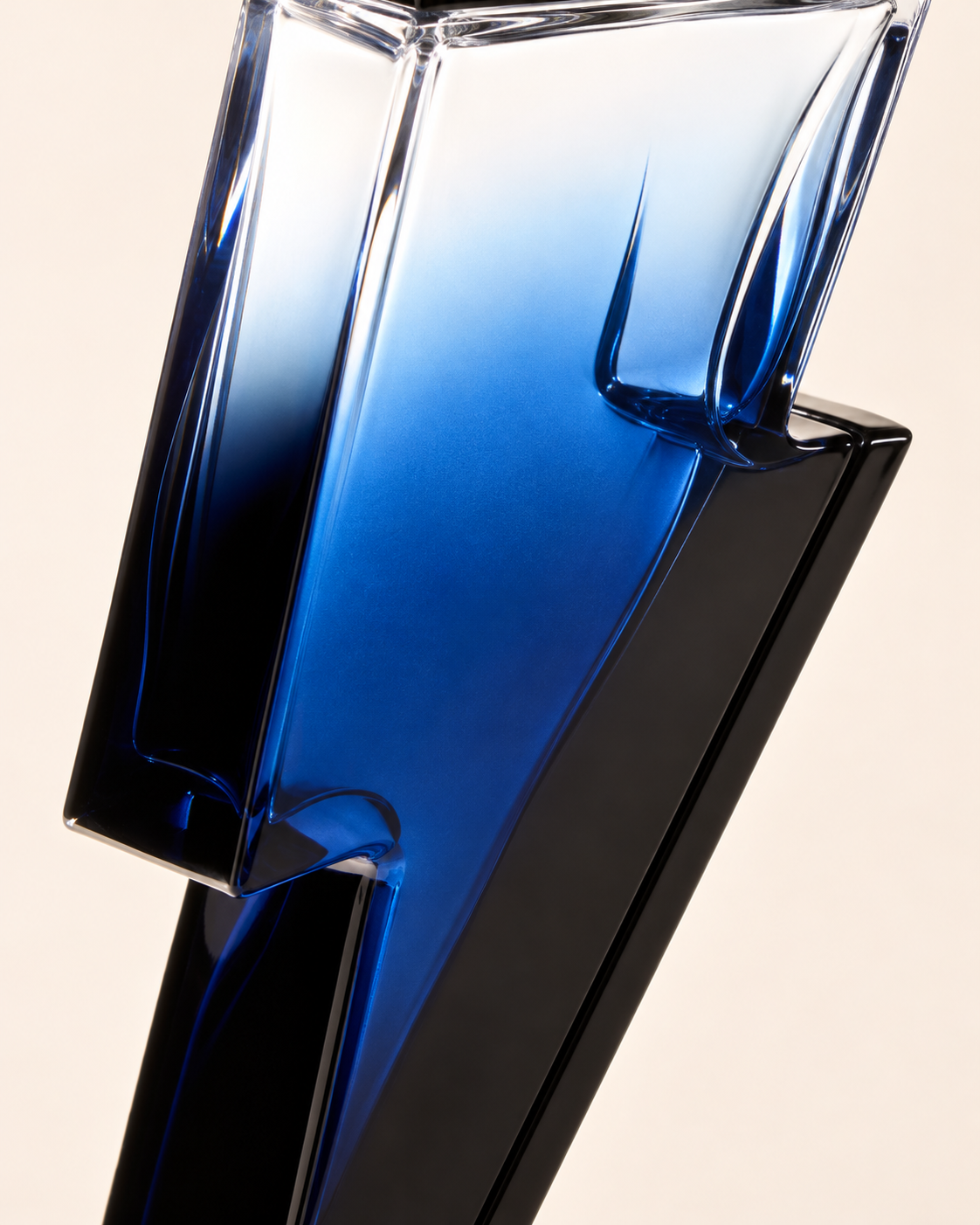 Carolina Herrera Bad Boy Cobalt Électrique EDP 100 ml – detail flakonu