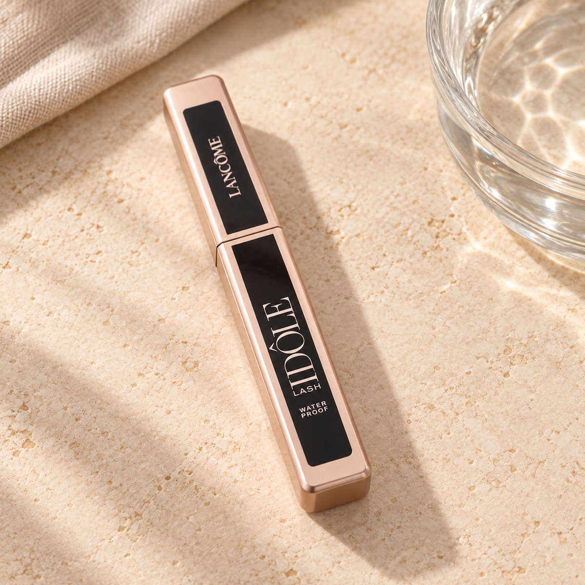 Lancôme Idole Lash Waterproof Řasenka 8 ml – produkt v prostředí