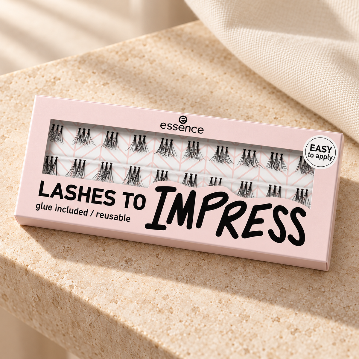 Essence Lashes To Impress 07 Bundled Single Lashes 1 ml – produkt v prostředí