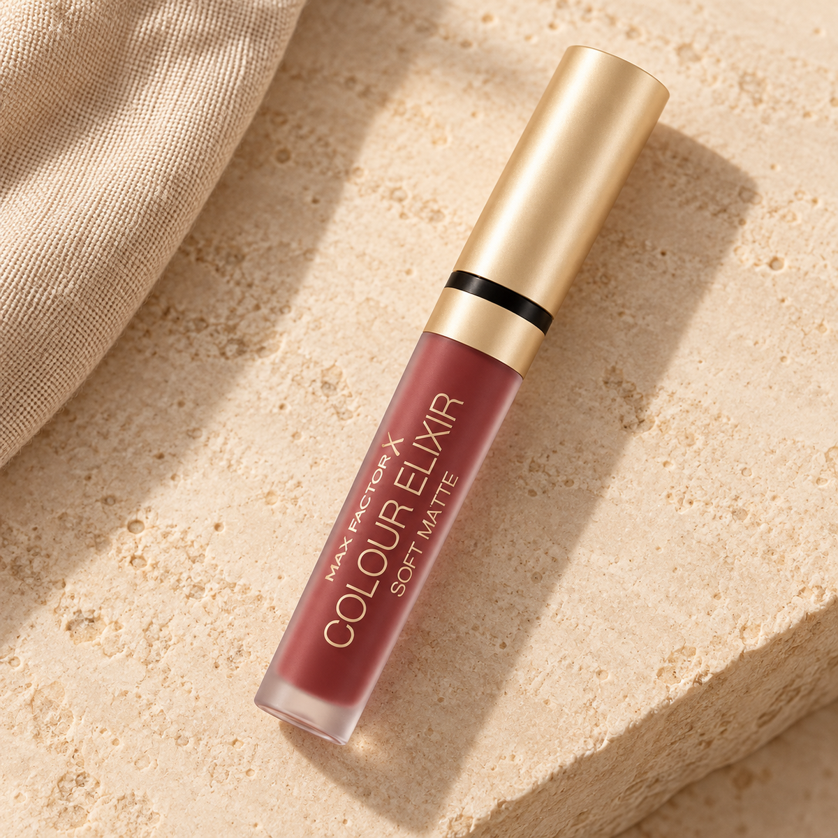 Max Factor Colour Elixir Soft Matte 4 ml – produkt v prostředí