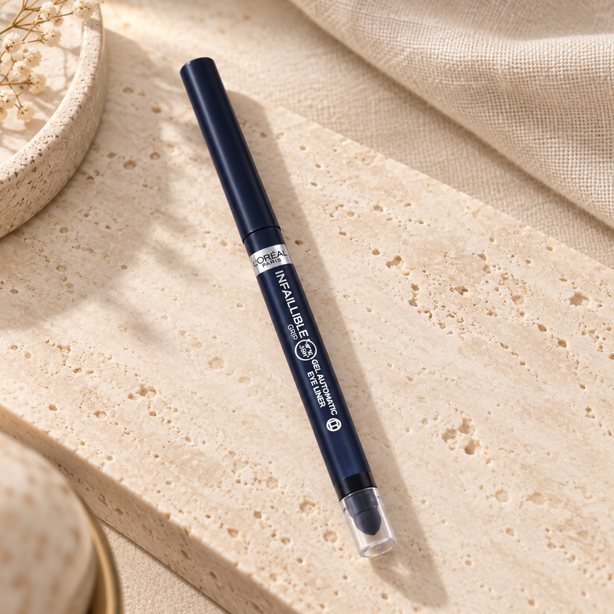 L'Oréal Paris Infaillible Grip 36H Gel Automatic Eye Liner 1,2 ml – produkt v prostředí