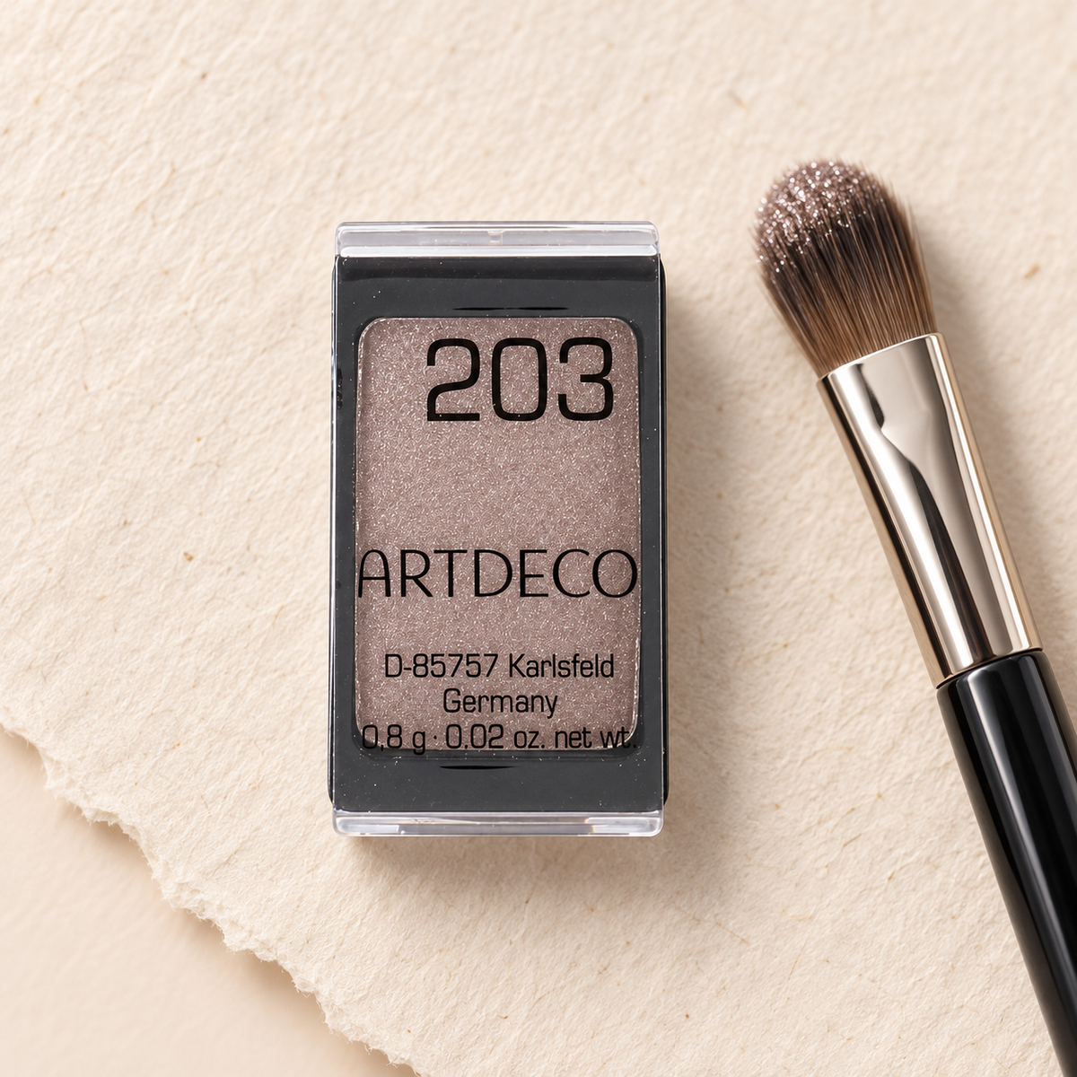 Artdeco Eyeshadow Duochrom 0,8 ml – produkt v prostředí