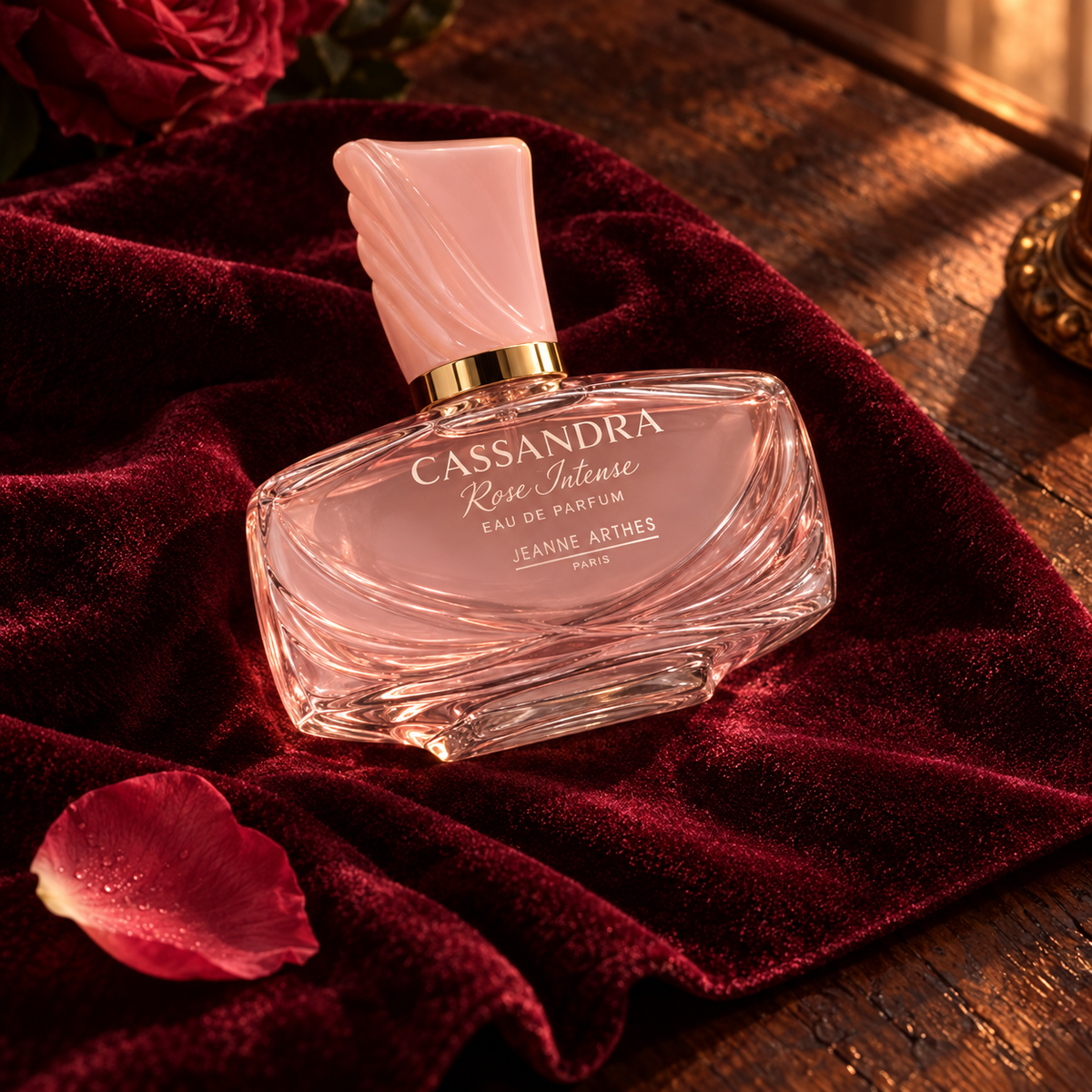 Jeanne Arthes Cassandra Rose Intense EDP 100 ml – produkt v prostředí
