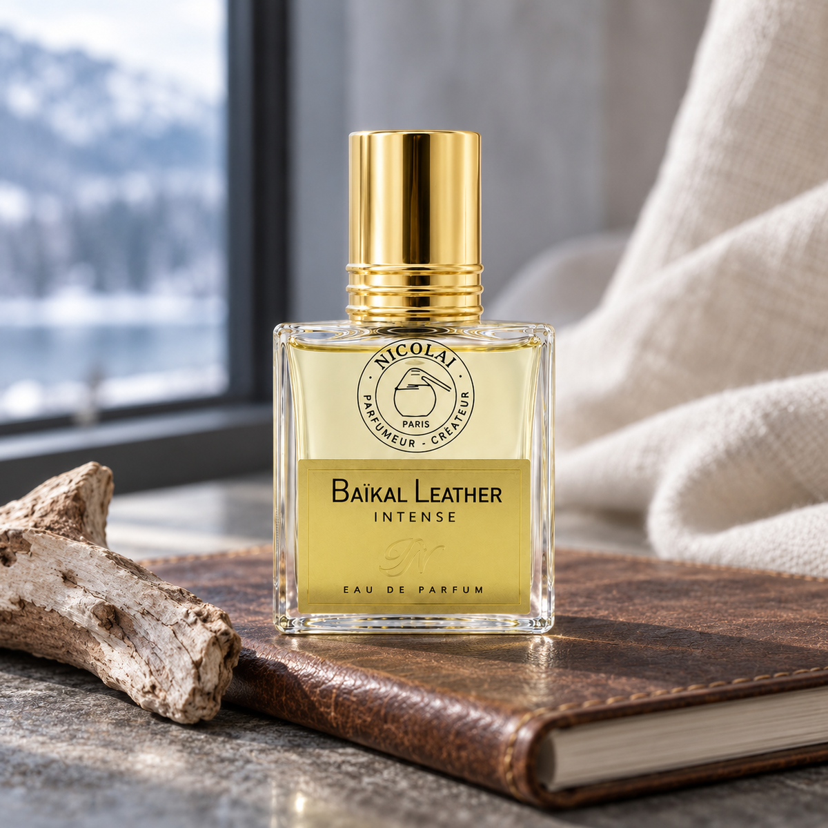 Nicolai Parfumeur Createur Baikal Leather Intense 30 ml – produktová scéna – MrRizz