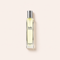Hermès Twilly d’Hermès EDP cestovní sprej 15 ml na béžovém pozadí – MrRizz