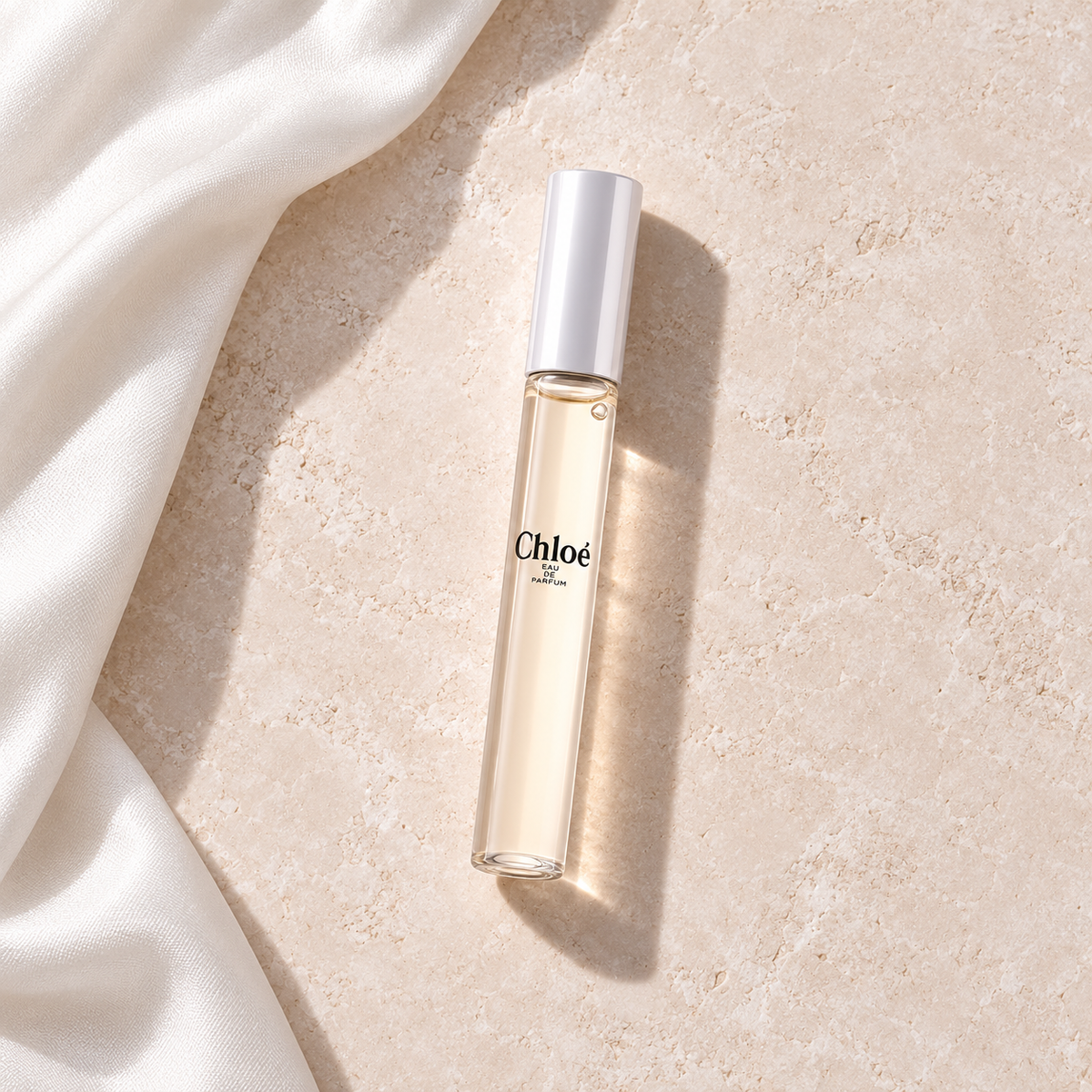 Chloé Signature EDP 10 ml – parfém v prostředí, pohled shora s bočním stínem