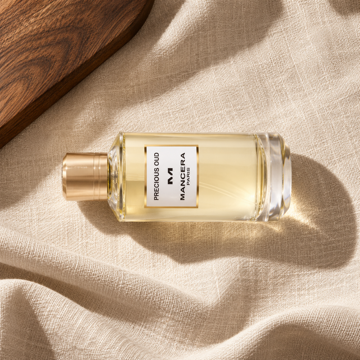 MANCERA Precious Oud 120 ml – parfém v prostředí, pohled shora s bočním stínem