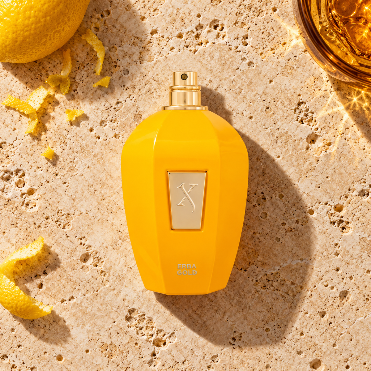 Xerjoff Erba Gold EDP 100 ml – parfém v prostředí, pohled shora s bočním stínem