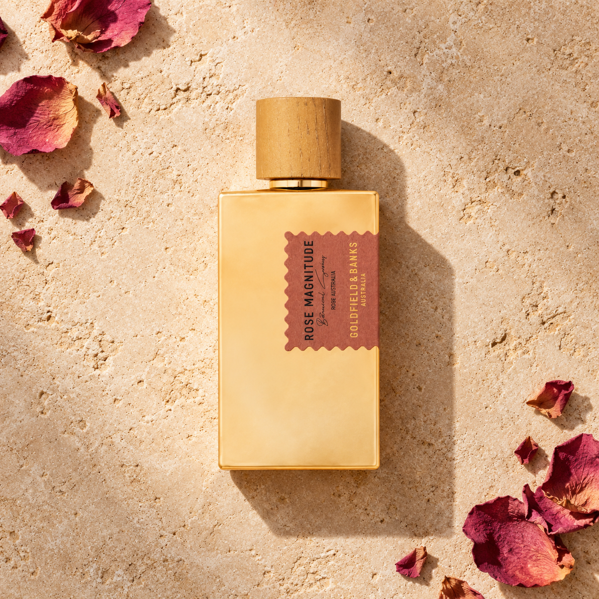 Goldfield & Banks Botanical Series Rose Magnitude 100 ml – parfém v prostředí, pohled shora s bočním stínem