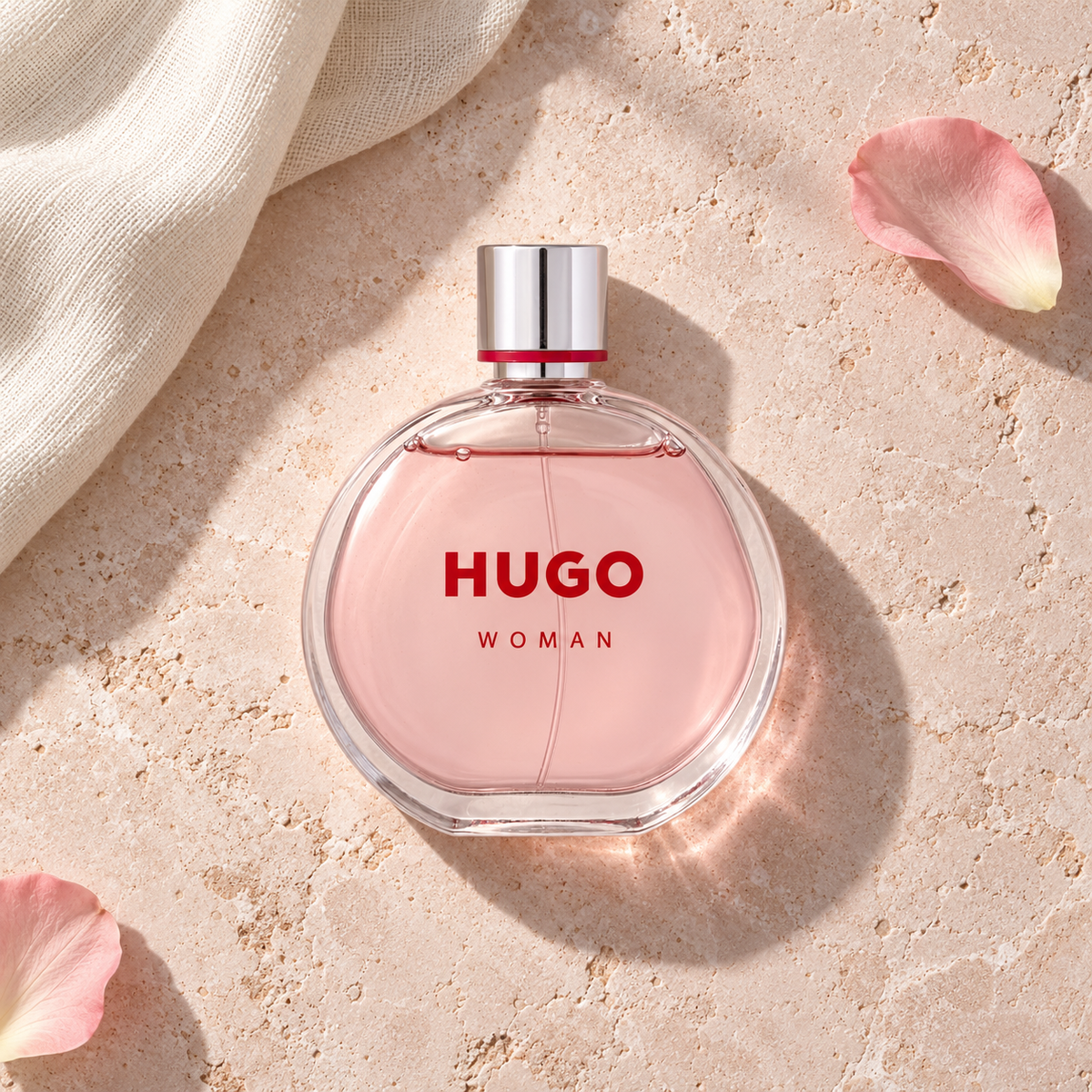 HUGO BOSS Hugo Woman 75 ml – parfém v prostředí, pohled shora s bočním stínem