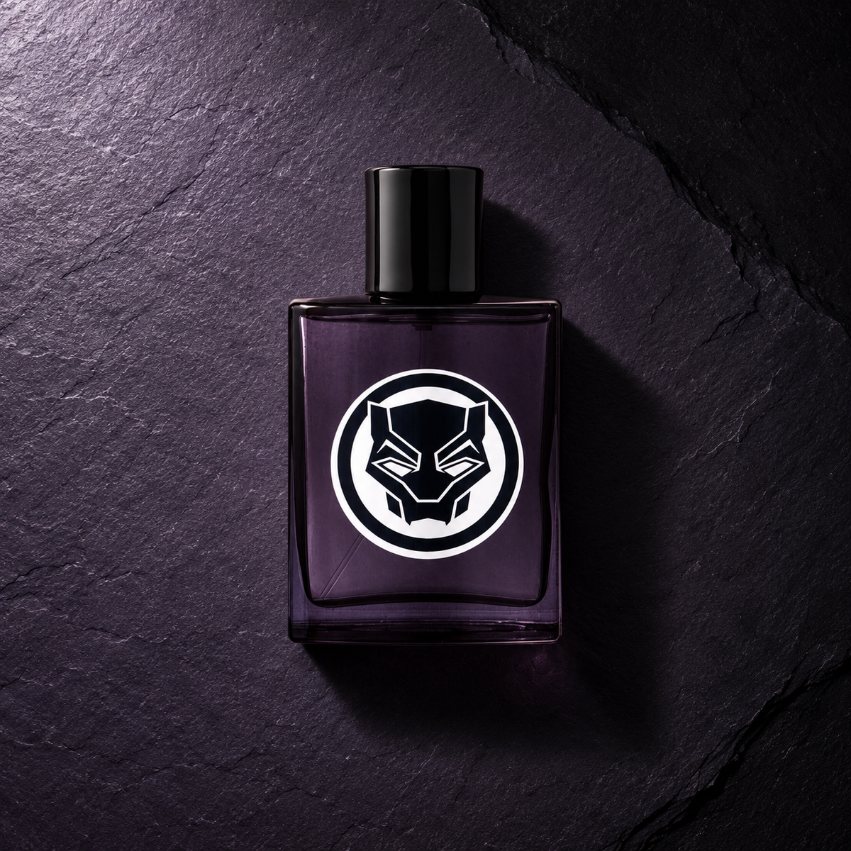 Marvel Black Panther 100 ml – parfém v prostředí, pohled shora s bočním stínem