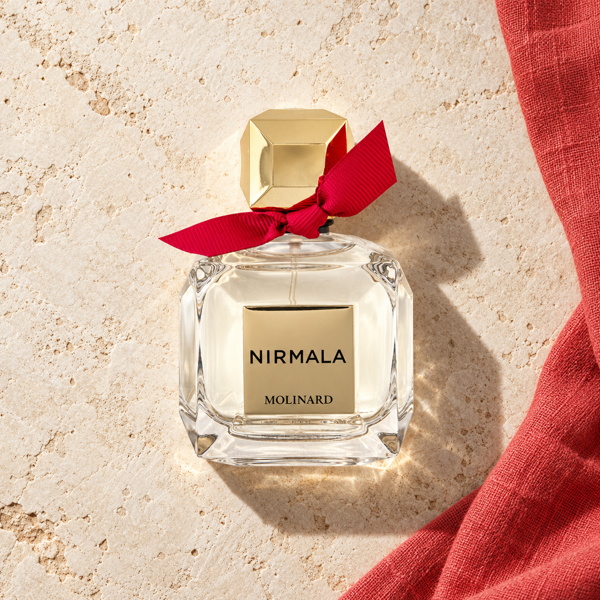 Molinard Nirmala EDP 75 ml – parfém v prostředí, pohled shora s bočním stínem