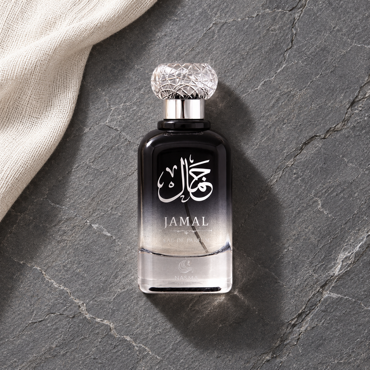 Nasma Jamal 100 ml – parfém v prostředí, pohled shora s bočním stínem