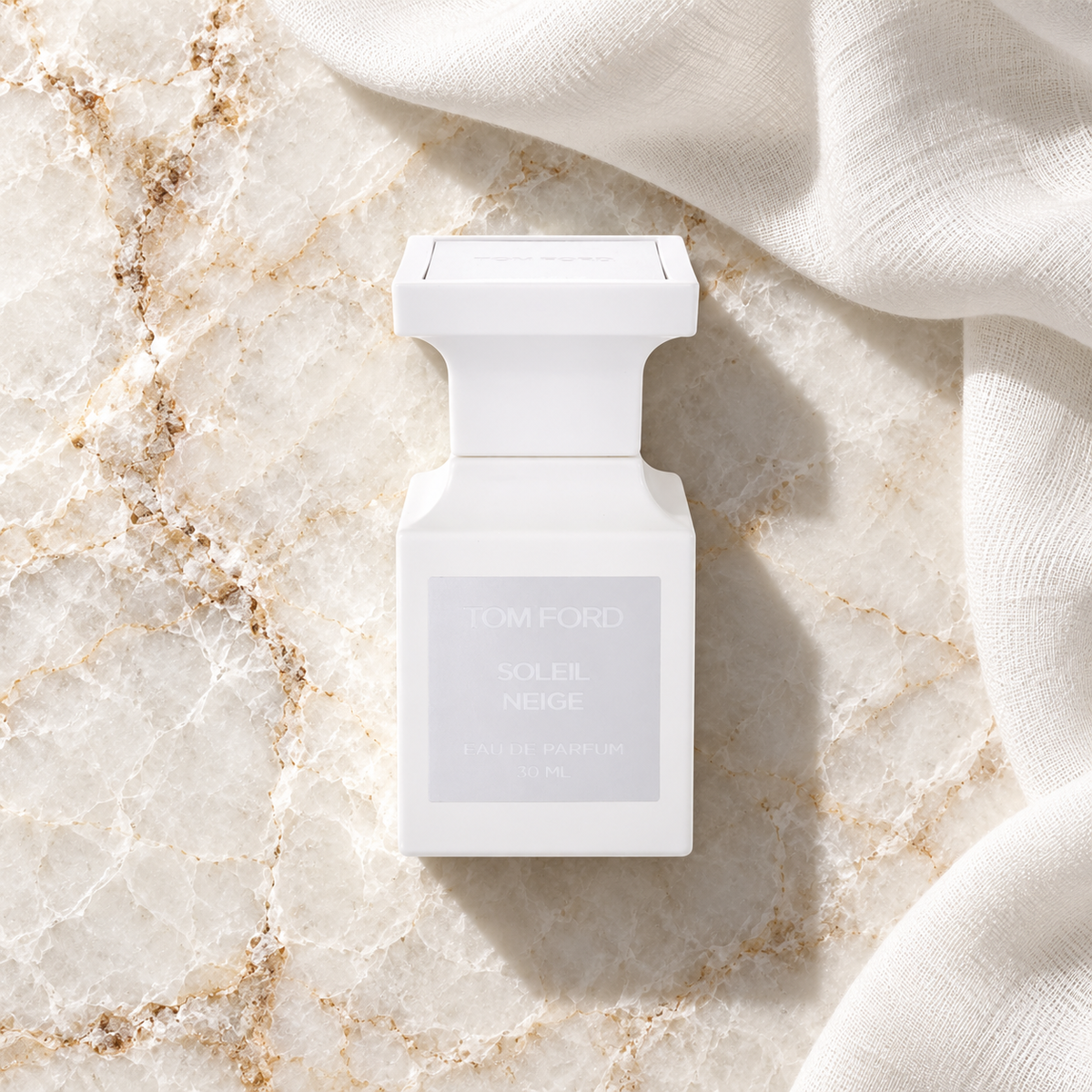 TOM FORD Soleil Neige 30 ml – parfém v prostředí, pohled shora s bočním stínem