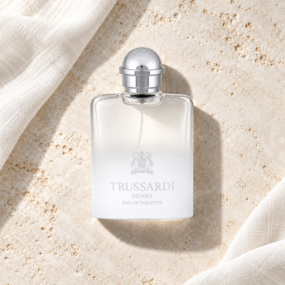 Trussardi Donna 2016 50 ml – parfém v prostředí, pohled shora s bočním stínem