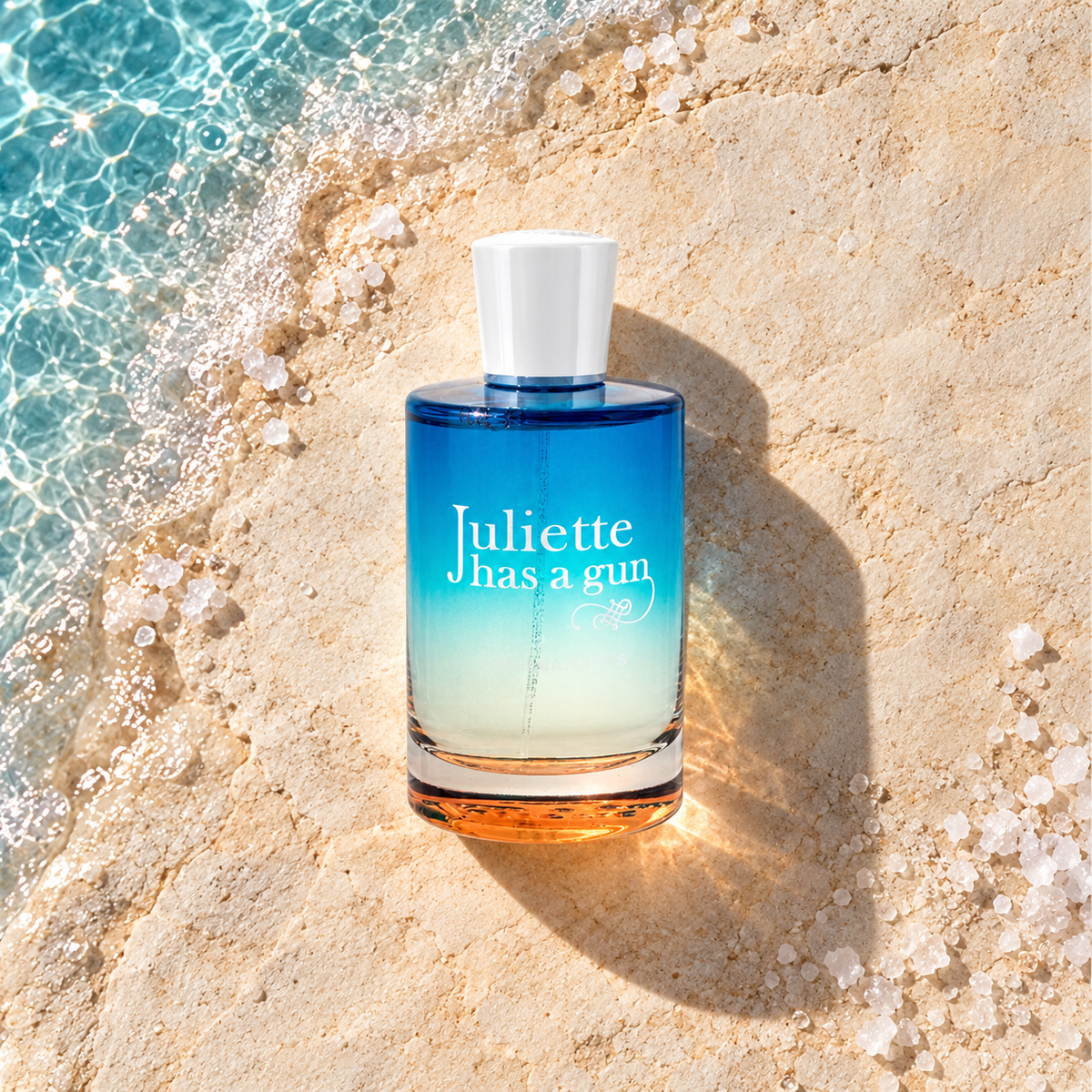 Juliette Has A Gun Vanilla Vibes 100 ml – parfém v prostředí, pohled shora s bočním stínem
