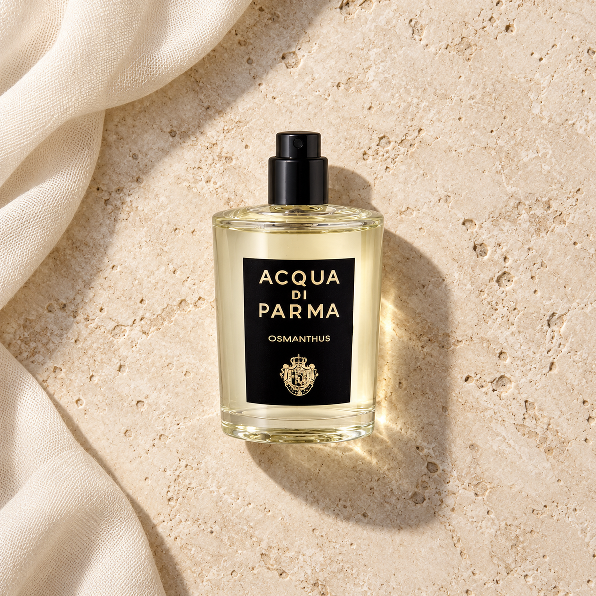 Acqua di Parma Signatures Of The Sun Osmanthus 100 ml – parfém v prostředí, pohled shora s bočním stínem