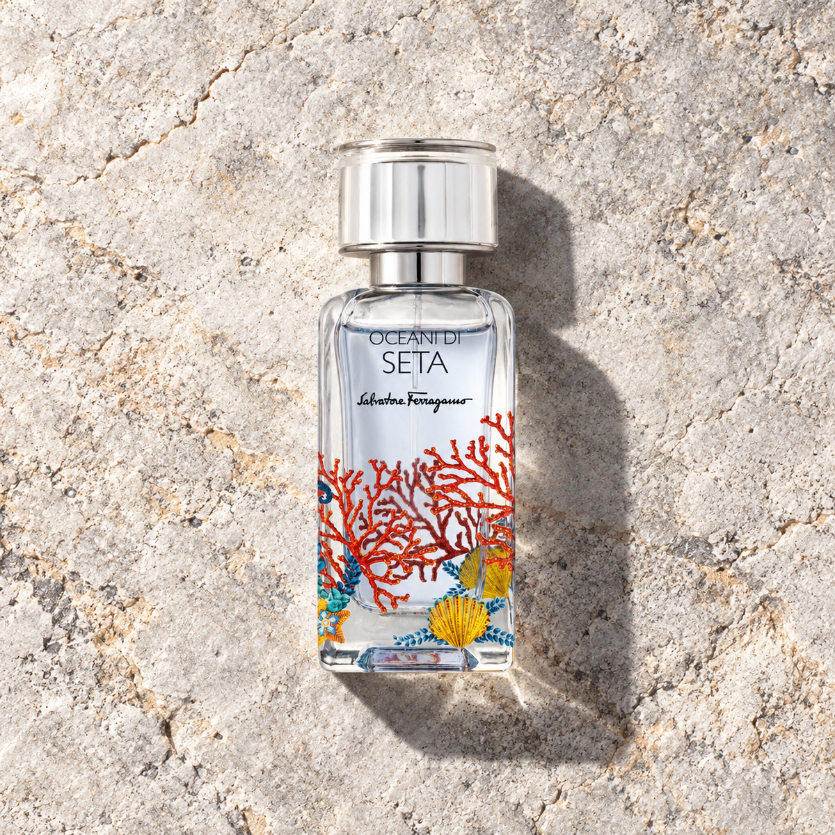 Ferragamo Oceani Di Seta 50 ml – parfém v prostředí, pohled shora s bočním stínem