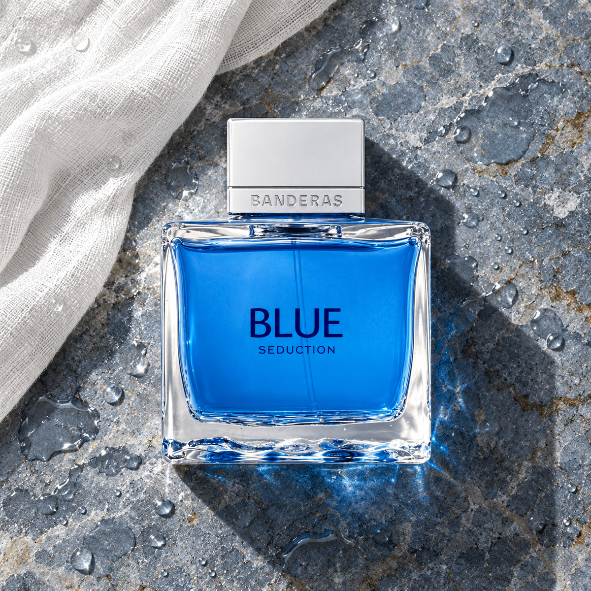 Banderas Blue Seduction EDT 100 ml – parfém v prostředí, pohled shora s bočním stínem
