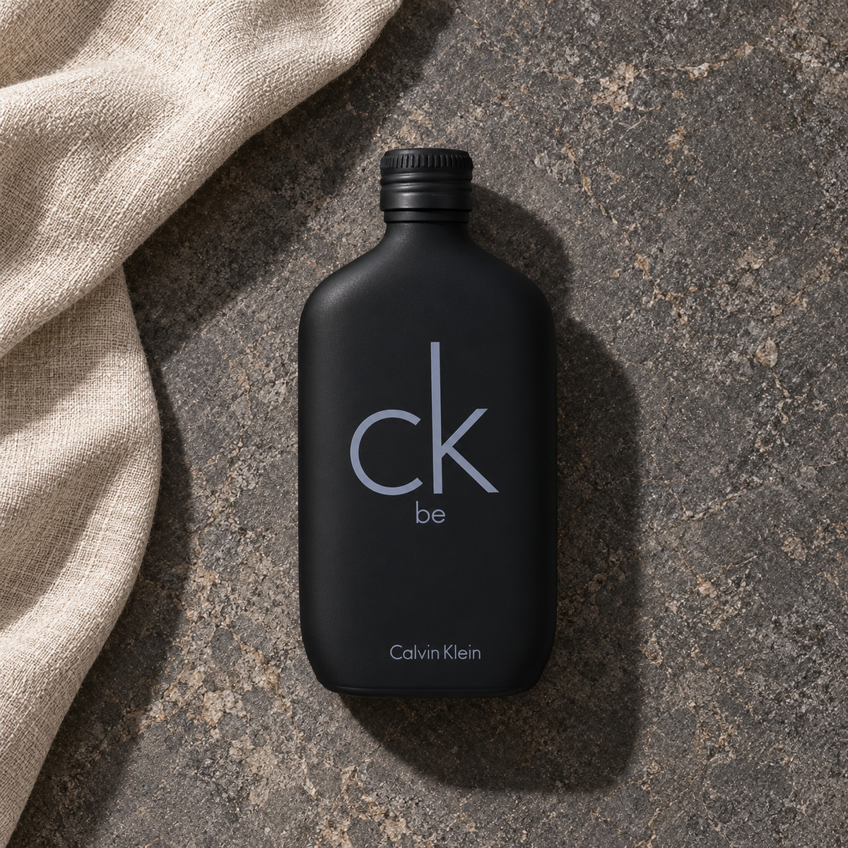 Calvin Klein CK Be EDT 50 ml – parfém v prostředí, pohled shora s bočním stínem