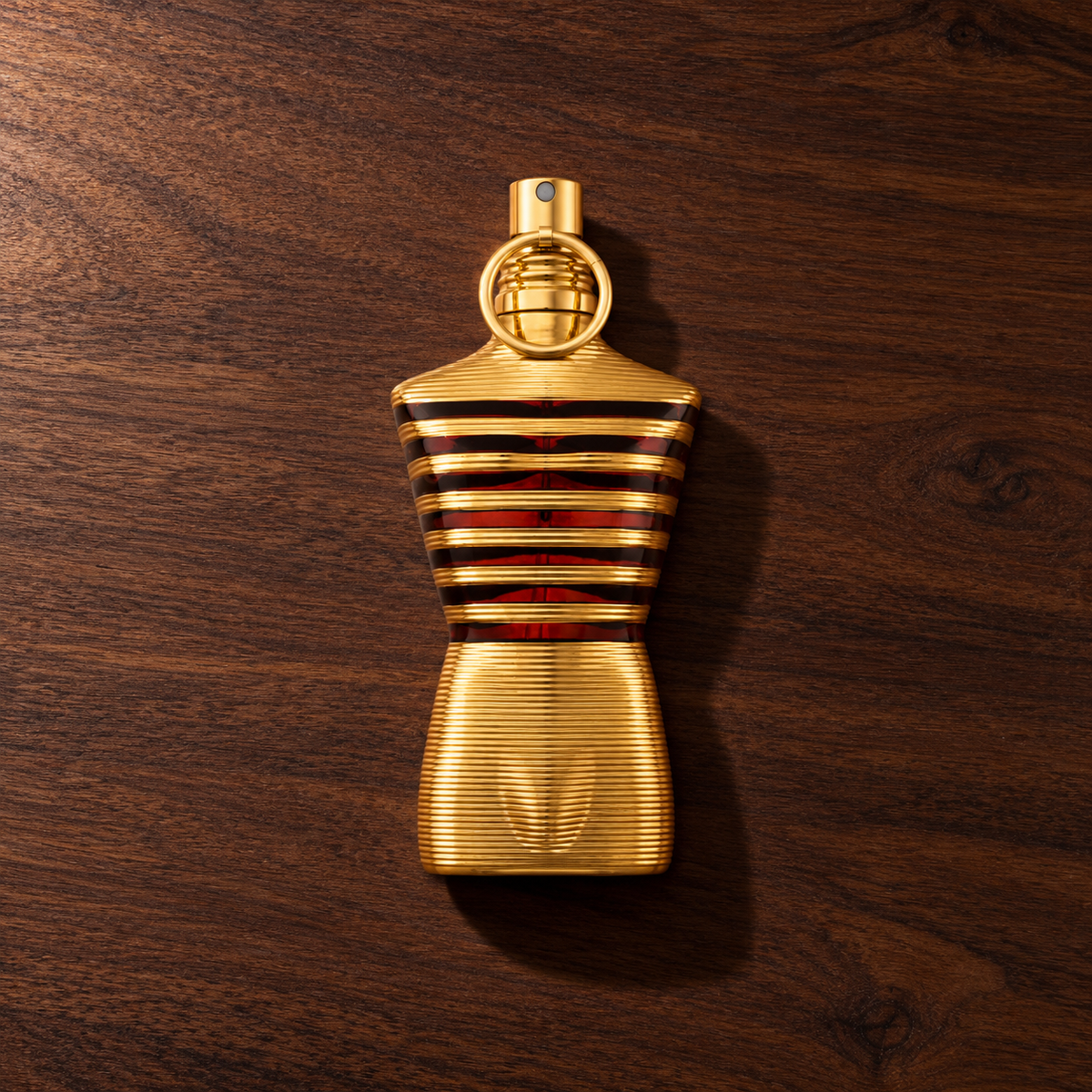 Jean Paul Gaultier Le Male Elixir Parfém 125 ml – parfém v prostředí, pohled shora s bočním stínem
