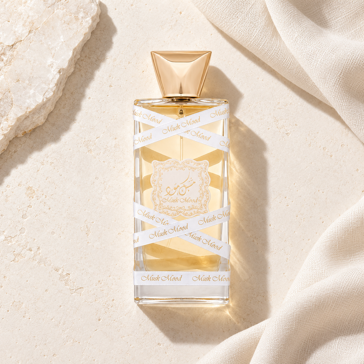 Lattafa Musk Mood EDP 100 ml – parfém v prostředí, pohled shora s bočním stínem