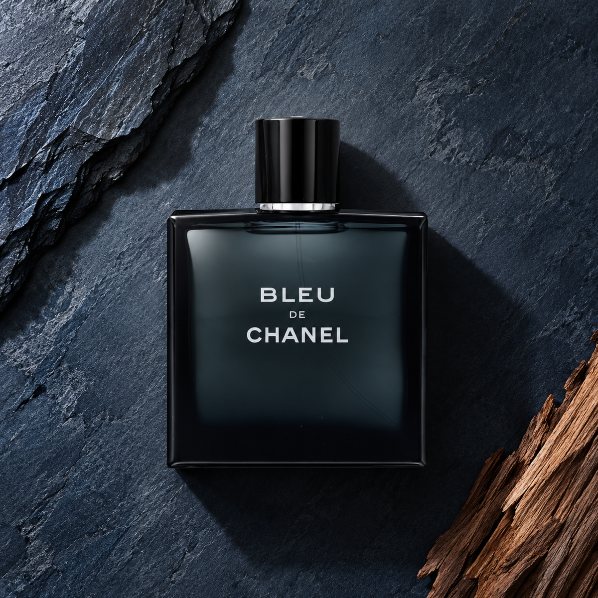 Chanel Bleu de Chanel EDT 100 ml – parfém v prostředí, pohled shora s bočním stínem