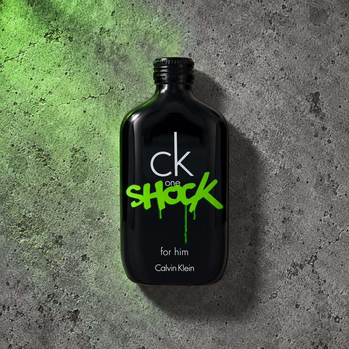 Calvin Klein CK One Shock EDT 200 ml – parfém v prostředí, pohled shora s bočním stínem