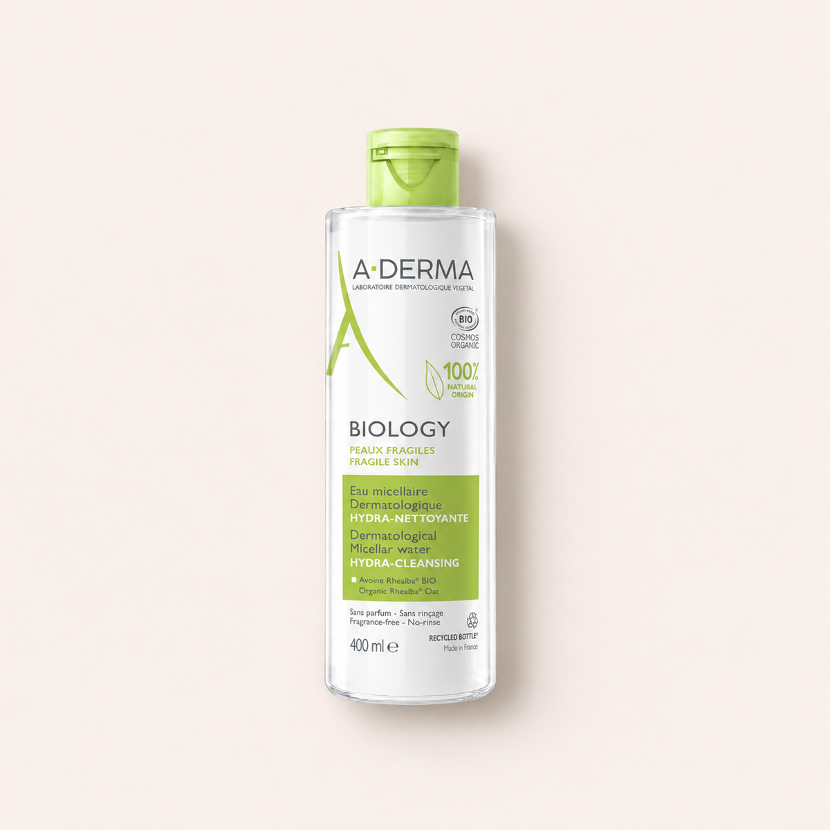 Micelární voda A-Derma Biology Hydra-Cleansing 400 ml na béžovém pozadí – MrRizz
