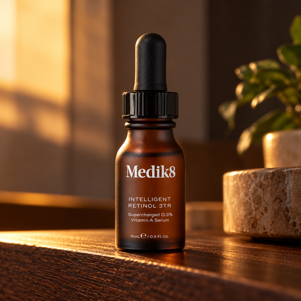 Medik8 Intelligent Retinol 3TR Vitamin A Serum 15 ml – atmosférická fotografie – MrRizz