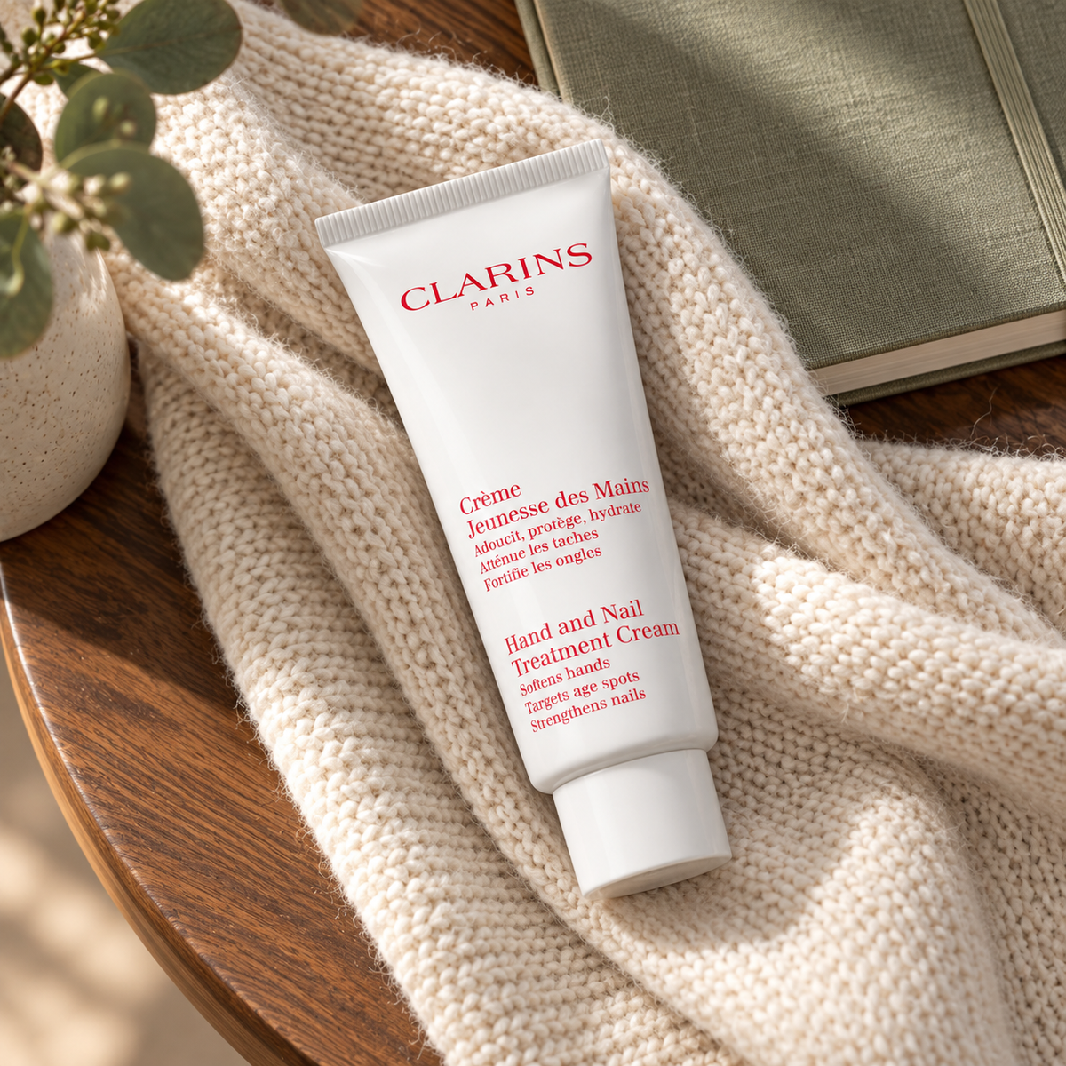 Clarins Hand And Nail Treatment 100 ml – atmosférická fotografie – MrRizz