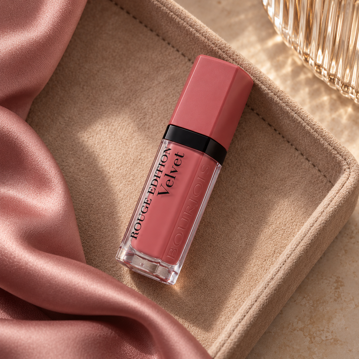BOURJOIS Paris Rouge Edition Velvet 7,7 ml – atmosférická fotografie – MrRizz