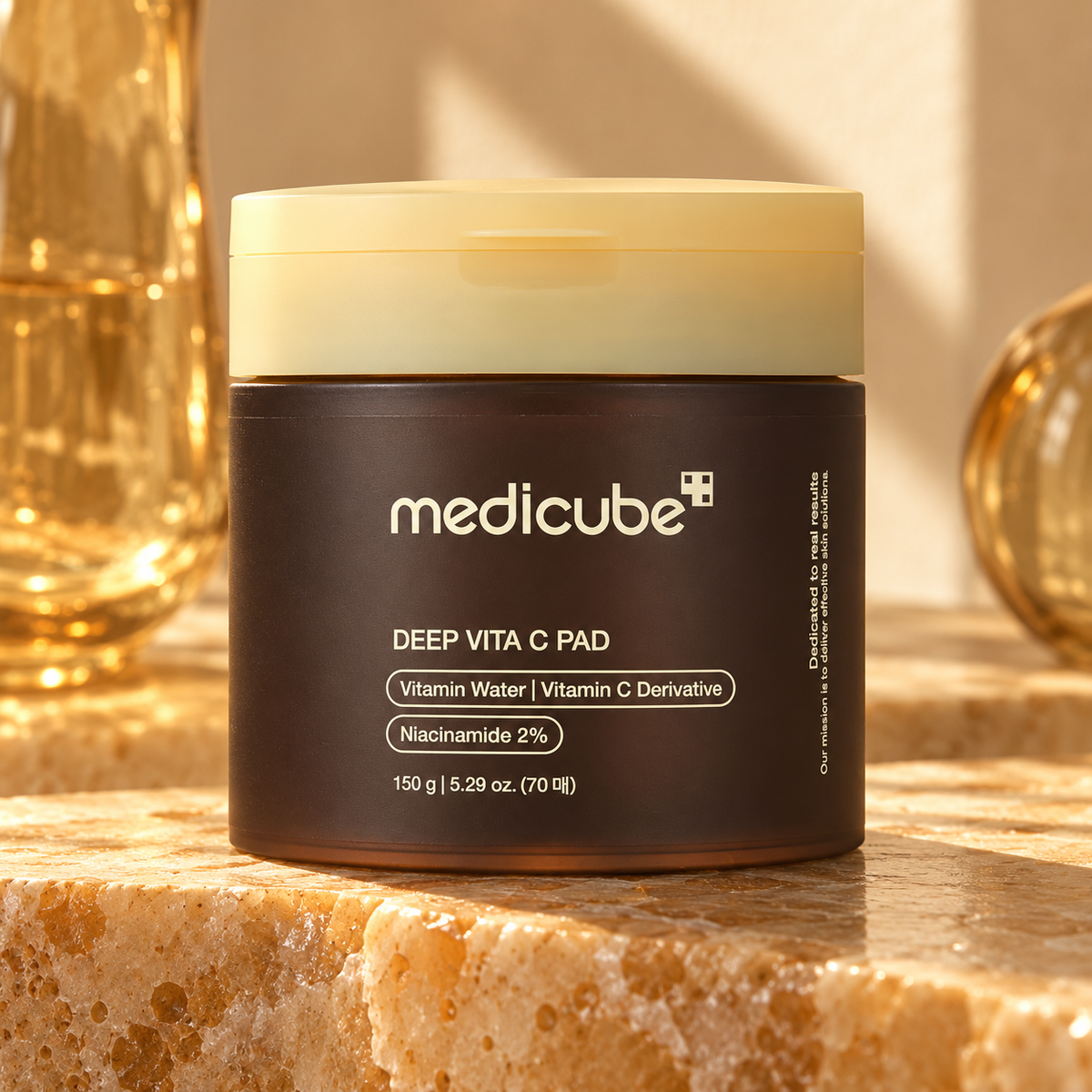 Medicube Deep Vita C Pad 70 ml – atmosférická fotografie – MrRizz