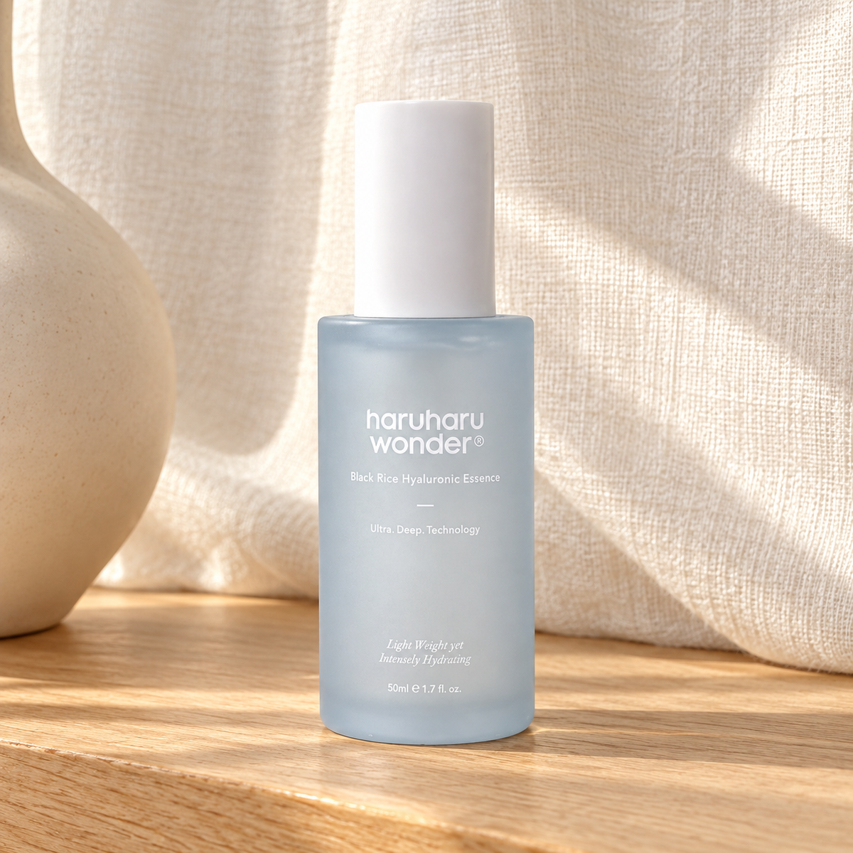 HaruHaru Wonder Black Rice Hyaluronic Essence 50 ml – atmosférická fotografie – MrRizz